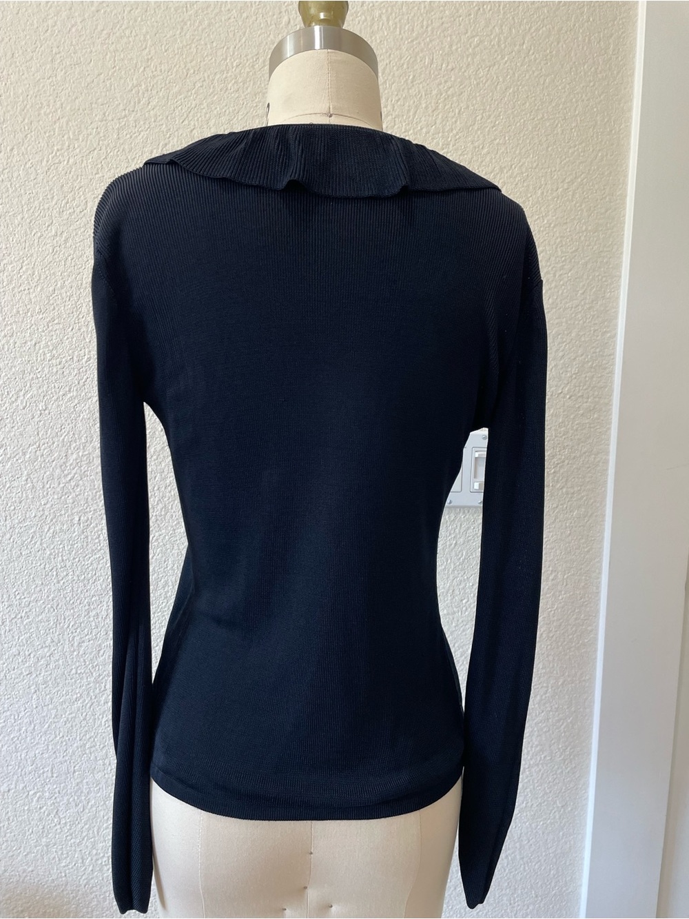 Source Unknown Black Ruffle Front Cardigan - Picture 3 of 4